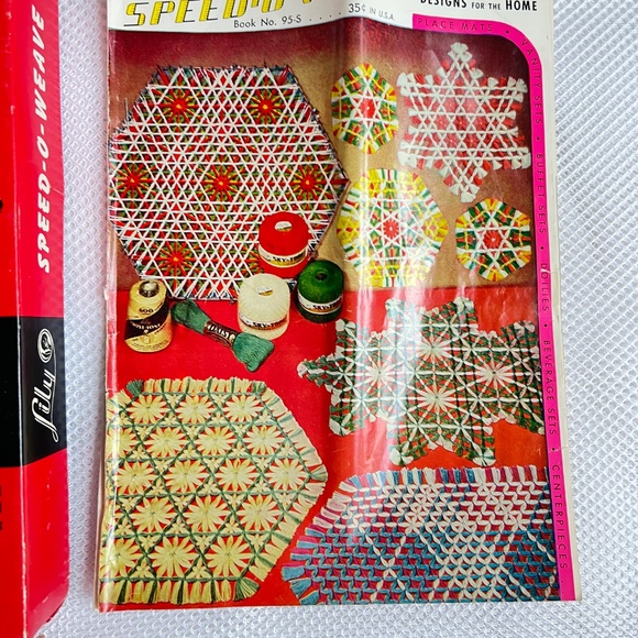 Lily Speed-O-Weave in Original Box with Instruction Book Doilies Aprons Vintage - Picture 3 of 5